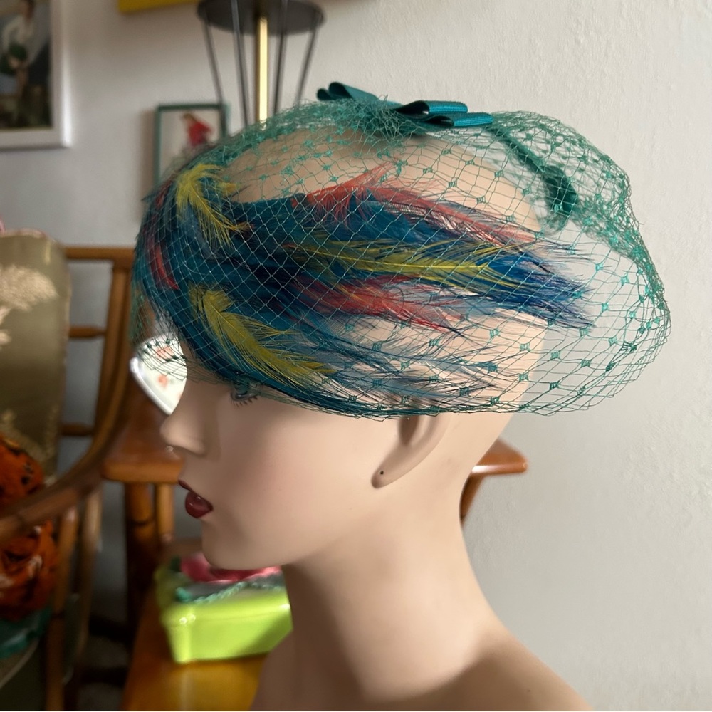 SOLD SOLD Vintage 1950s Hat Turquoise Blue Feather Net Cocktail Pinup - Picture 3 of 5